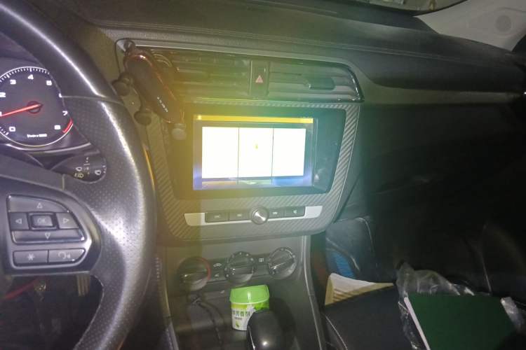 Used MG ZS 2017 1.5L Automatic Luxury Edition Audio And AC Panel