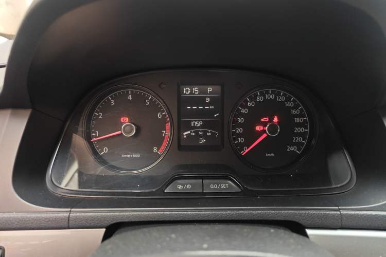 Used Volkswagen Lavida 2015 1.6L Automatic Fashion Edition Instrument Cluster