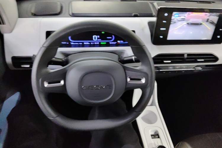Used Geely Galaxy Panda 2024 Panda Mini 200km Endurance Bear
