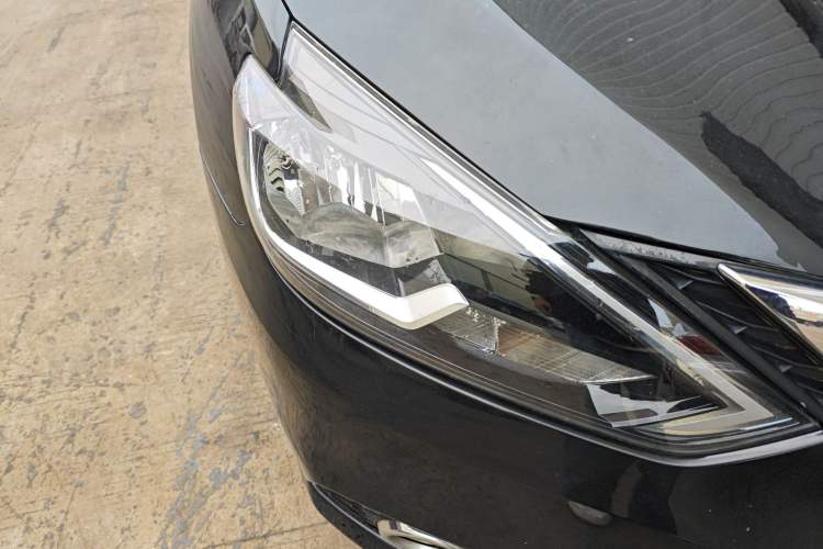 Used Nissan Sylphy 2019 1.6XE CVT Comfort Edition China V Standard Right Front Headlight