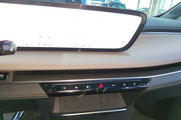 Used Buick GL8 2025 Lu Zun Deluxe Edition Audio And AC Panel
