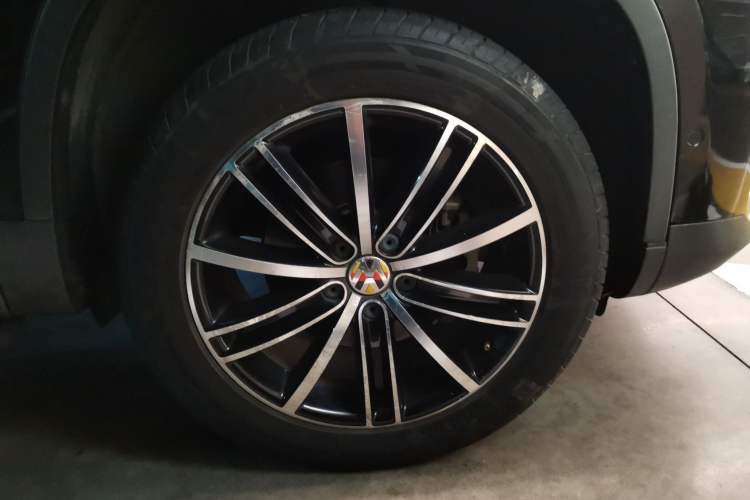 Used Volkswagen Tiguan 2015 2.0 TSI Automatic All-Wheel Drive Flagship Edition Right Front Wheel Hub