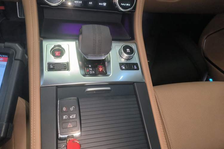 Used Jaguar F-PACE 2023 P250 HSE Gear Lever