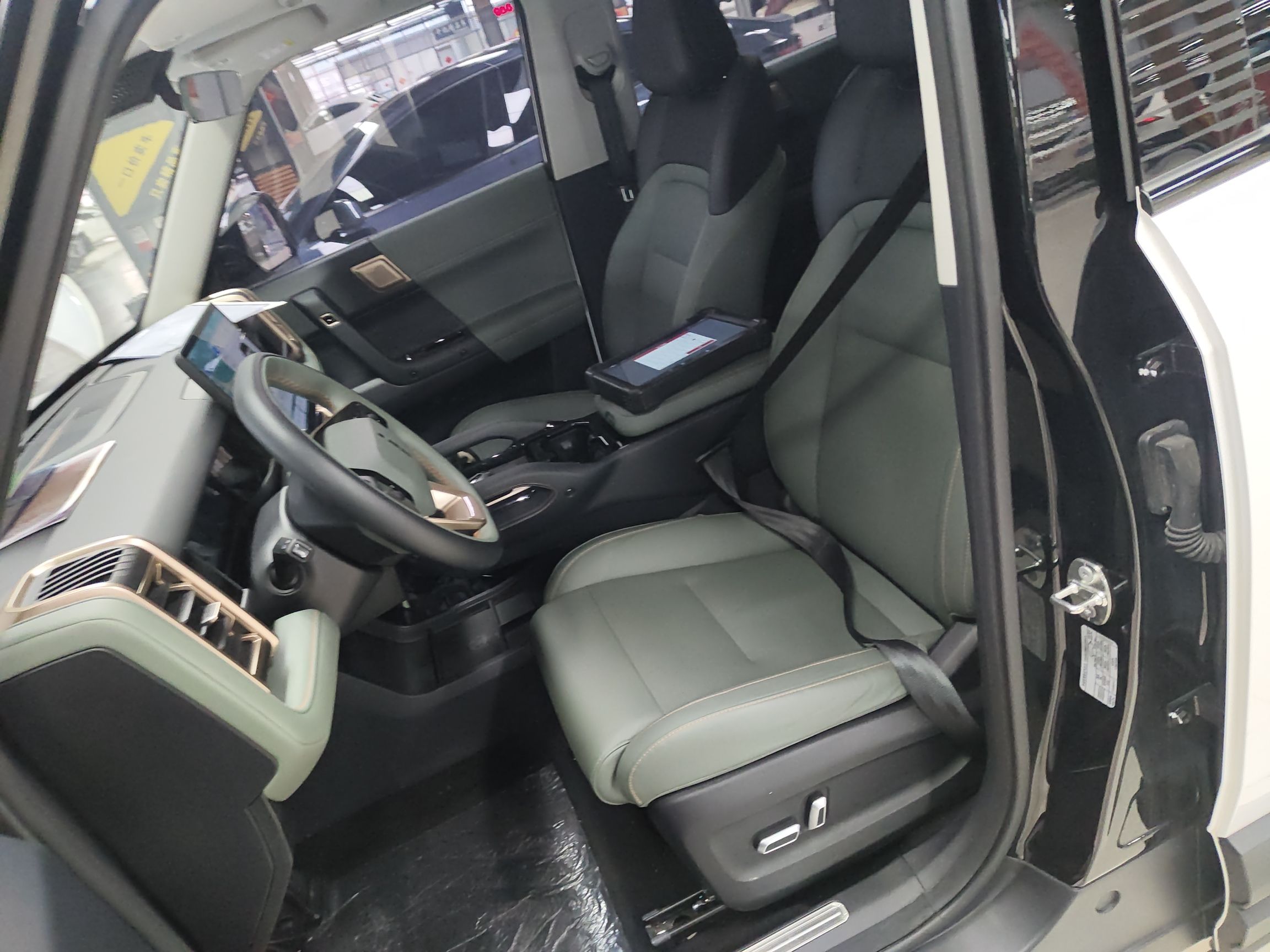 المقاعد الأمامية داخل السيارة