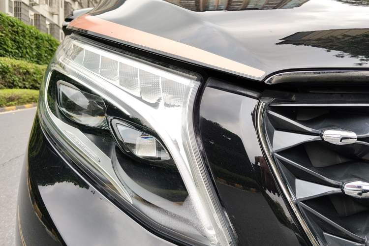 Used Mercedes-Benz V-Class  Right Front Headlight