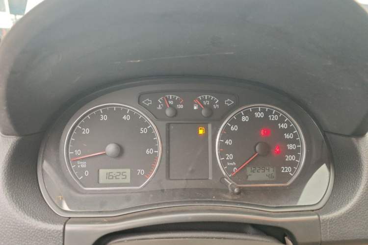 Used Volkswagen Polo 2011 Jingqu 1.6L Manual - Real Cool Edition