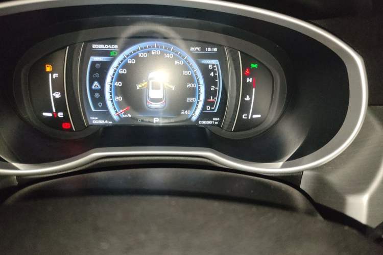 Used Geely Auto Emgrand X7 Sport 2016 1.8TD Automatic Smart Model Odometer Close Up