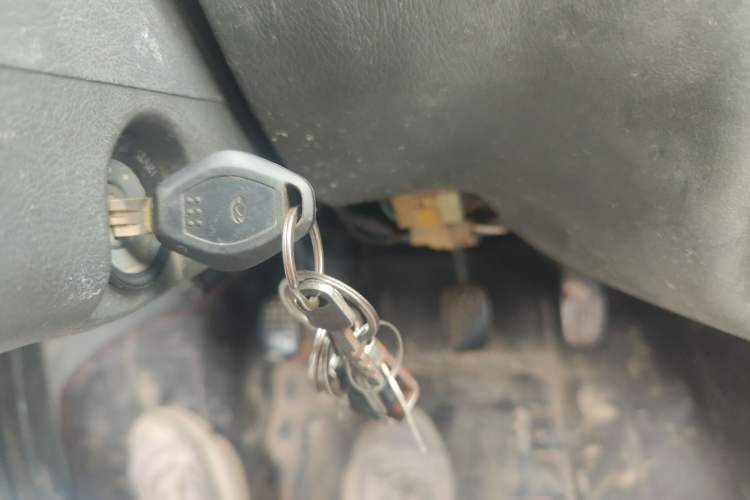 Used Wuling Zhiguang 2010 1.0L New Version Practical Short-Body L2Y Vehicle Key