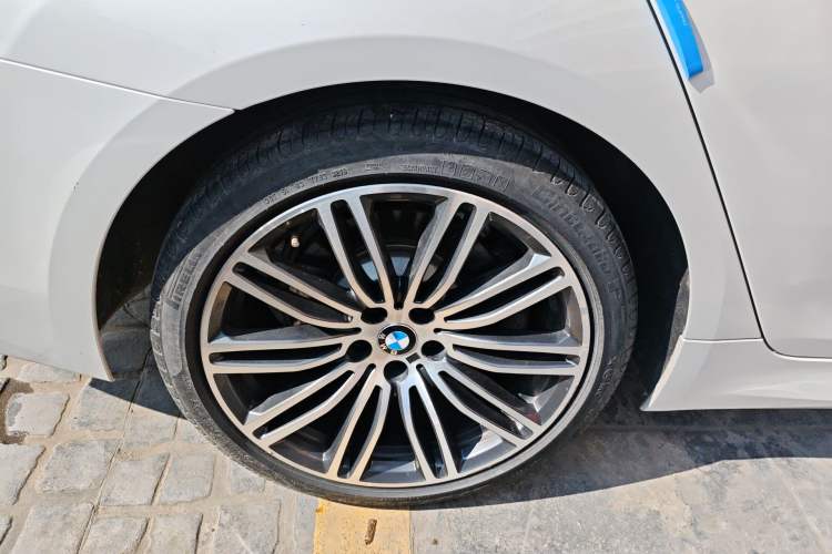 Used BMW 5 Series 2019 530Li Leading Model M Sport Package Right Rear Wheel Hub