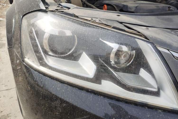 Used Volkswagen Magotan 2013 1.8TSI Premier Model Right Front Headlight