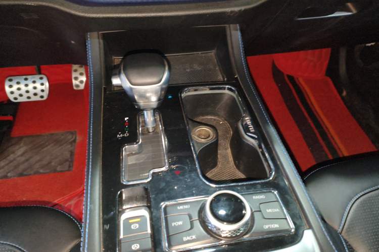 Used BAIC Off-Road BJ40 2018 PLUS 2.3T Automatic Four-Wheel Drive Flagship Version China V Emission Standard Gear Lever