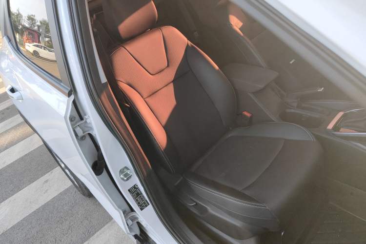 Used Wuling Alvez 2022 1.5L CVT Comfort Edition Right Front Seat