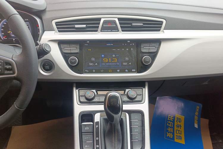 Used Geely Auto Emgrand X7 Sport 2016 1.8TD Automatic Smart Connectivity Version Audio And AC Panel