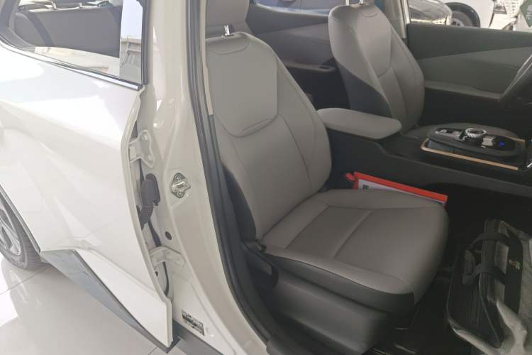 Used Toyota bZ3 2024 517 km Elite PRO Right Front Seat