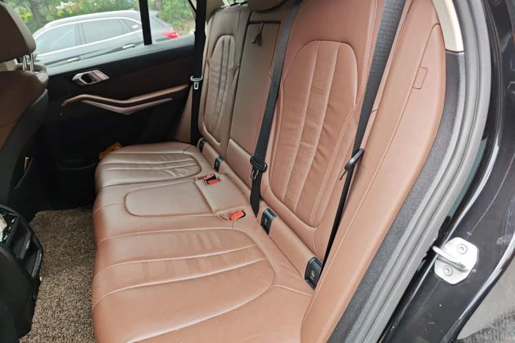 Used BMW X5  Left Rear Seat