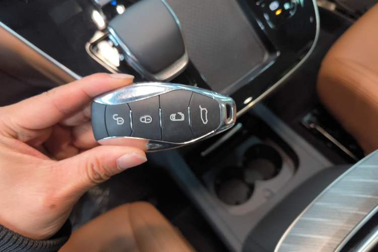 Used Hongqi HQ9 PHEV 2024 2.0T Four-Wheel Drive Business Edition Vehicle Key