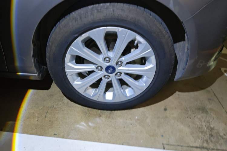 Used Ford Escort 2015 1.5L Automatic Fashion Model Right Front Wheel Hub