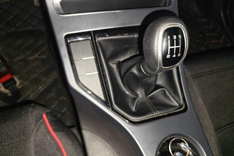 Used Geely Auto Emgrand 2019 Leading Edition 1.5L Manual Luxury Model China VI Standard
