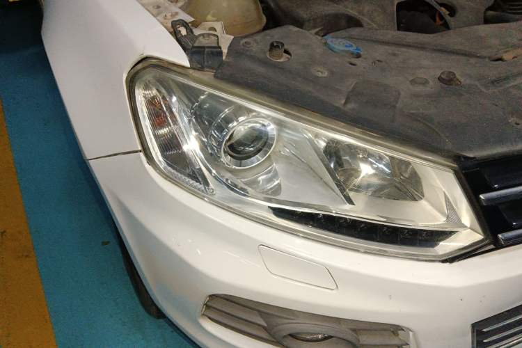 Used Zotye T600 2014 1.5T Manual Flagship Version Right Front Headlight