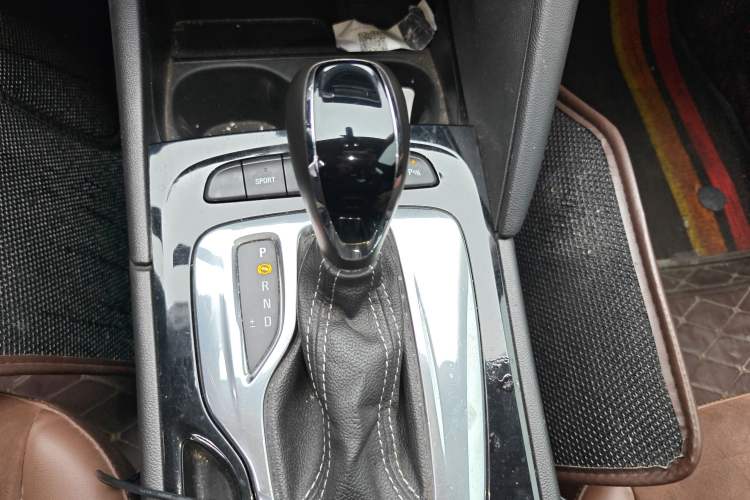 Used Buick Regal 2019 20T Elite Version China VI Standard Gear Lever
