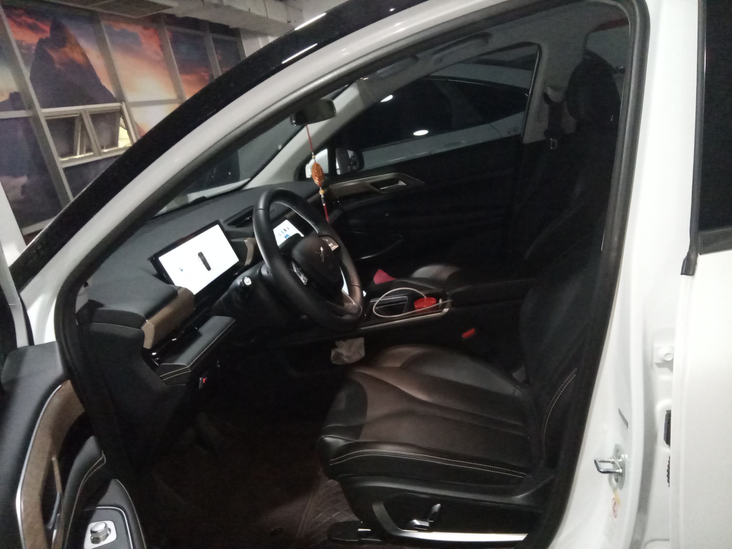 المقاعد الأمامية داخل السيارة