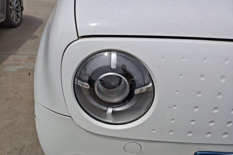 Used ORA Black Cat 2021 351 km Luxury Version Right Front Headlight