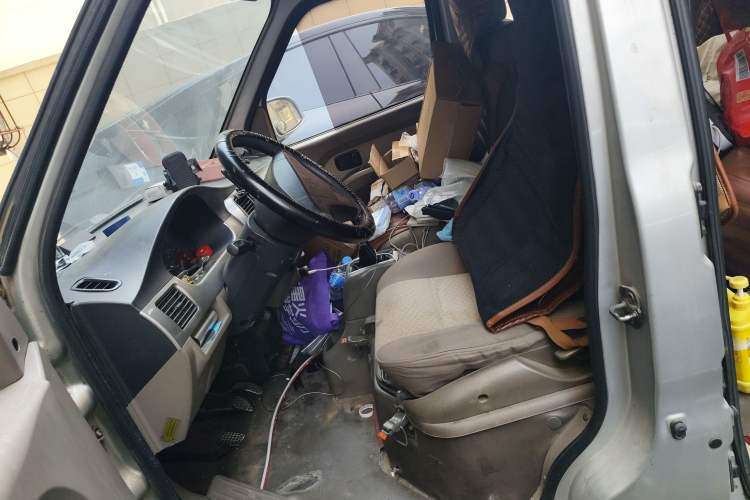 Used Wuling Rongguang 2011 1.2L Base Version
