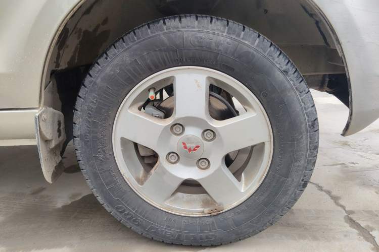 Used Wuling Zhiguang 2015 1.2L Practical LS-I Model Right Front Wheel Hub