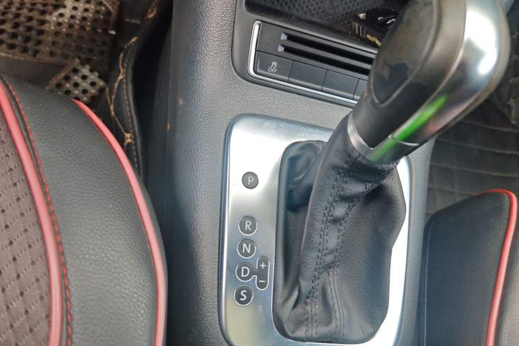 Used Volkswagen Tiguan 2013 1.8TSI Automatic Two-Wheel Drive Trend Edition Gear Lever