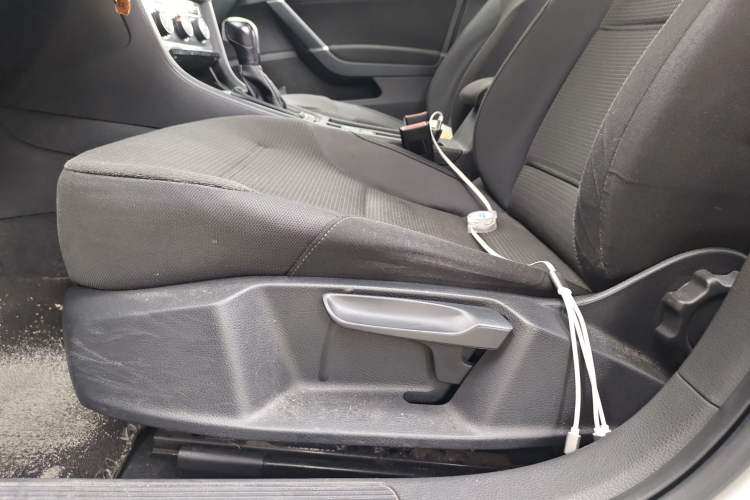 Used Volkswagen Golf 2017 1.6L Automatic Comfort Million-Vehicle Anniversary Edition
