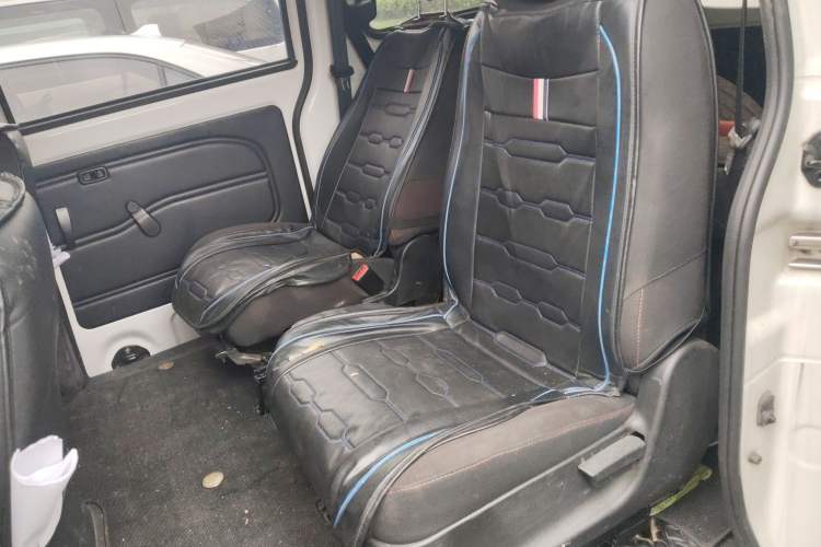 Used Dongfeng Fengon 380 2022 1.5L Standard Edition 7-Seater Passenger Vehicle Left Rear Seat