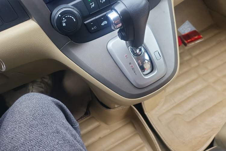 Used Honda CR-V 2007 2.0L Automatic Four-Wheel Drive Classic Edition Gear Lever