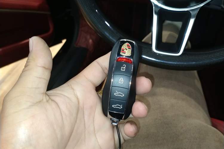 Used Porsche 718 2022 Cayman 2.0T Interior 1