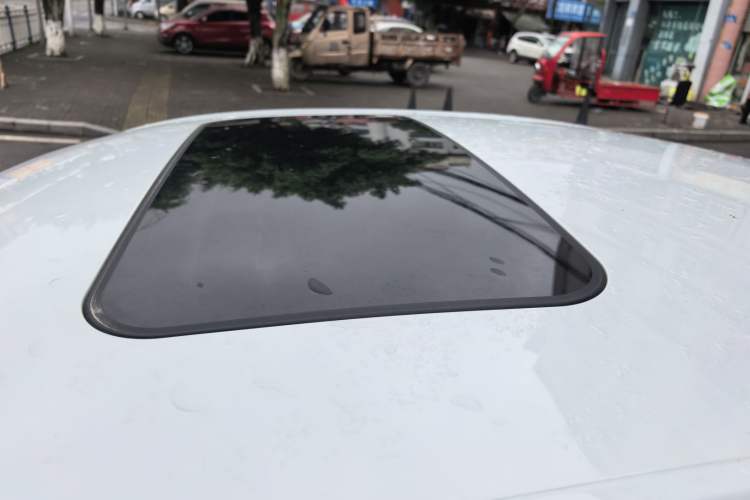 Used Roewe i5 2021 1.5L CVT Black Gold Edition