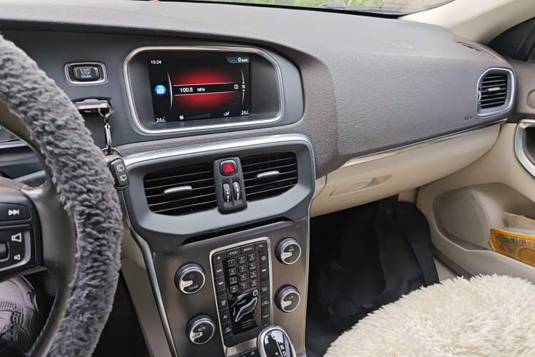 Used Volvo V40 2016 T3 Zhiyi Edition