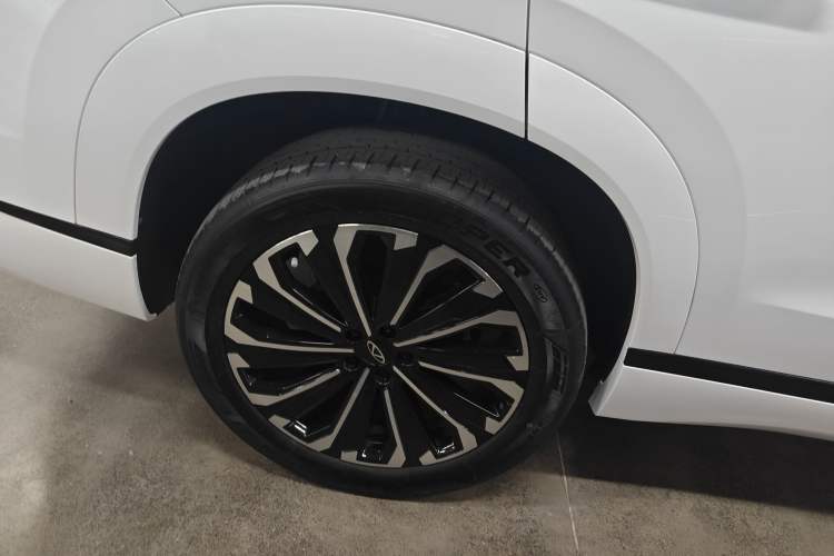 Used Chery Tiggo 9 2023 2.0T Dual-Clutch Two-Wheel Drive Luxury Edition 7 Seats Right Rear Wheel Hub