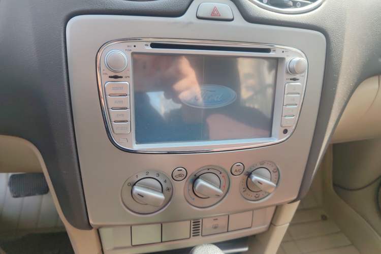 Used Ford Focus 2013 Sedan Classic 1.8L Automatic Base Model Audio And AC Panel