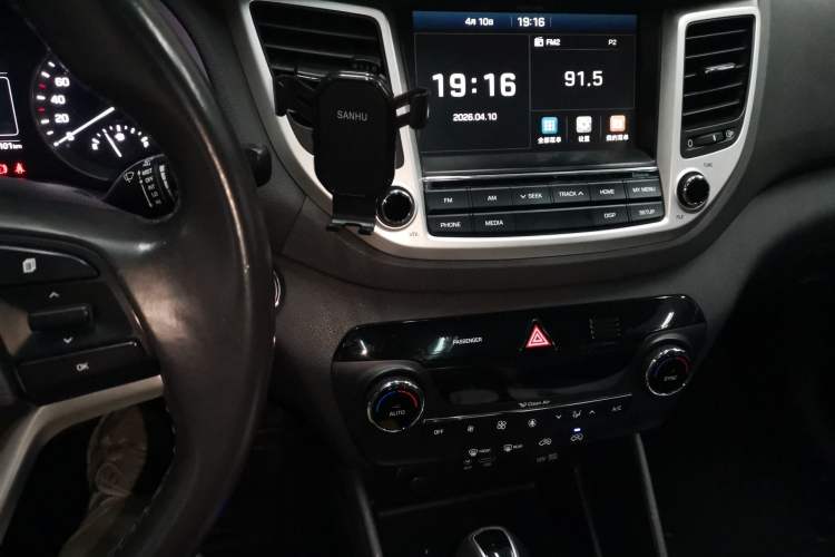 Used Hyundai Tucson 2018 1.6T Dual-Clutch Two-Wheel Drive 15th Anniversary Special Edition Audio And AC Panel