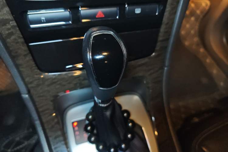 Used Ford Mondeo 2011 2.0L GTDi 200 Luxury Edition Gear Lever