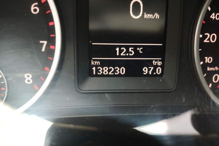 Used Volkswagen Tiguan 2010 2.0 TSI Automatic All-Wheel Drive Flagship Navigation Edition Odometer Close Up