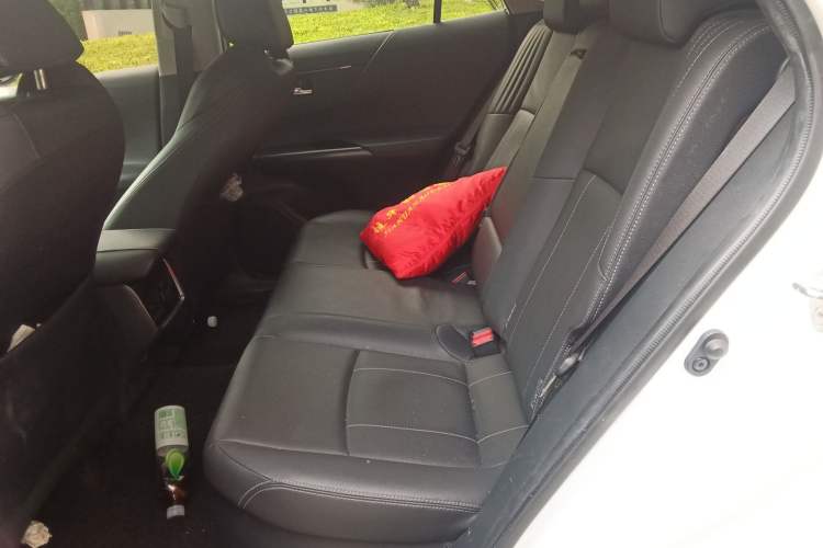 Used Toyota Harrier 2022 Dual-Engine 2.5L CVT Two-Wheel Drive Luxury Edition Left Rear Seat