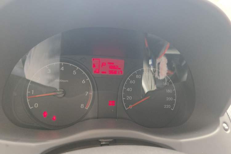 Used Hyundai Verna (older generation) 2014 1.4L Automatic Smart GLS Odometer Close Up