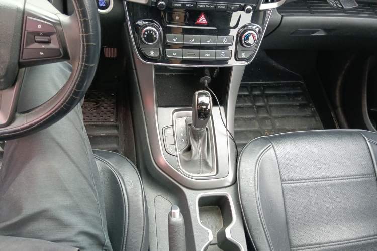Used Hyundai ix35 2018 2.0L Automatic 2WD Zhiyong·Changxiang Edition Gear Lever