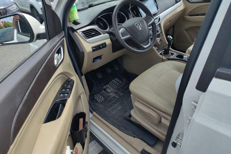 Used Baojun 730 2016 1.5T Manual Standard Version 7 Seats Driver Seat