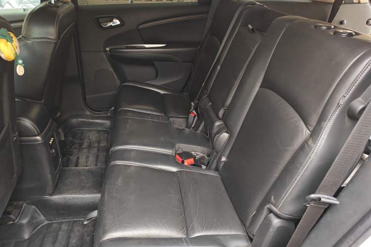 Used Dodge Journey 2013 2.4L Two-Wheel Drive Luxury Version Left Rear Seat
