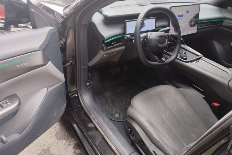 Used Lynk & Co 07 2024 EM-P 126 Long-Range Halo Interior 3