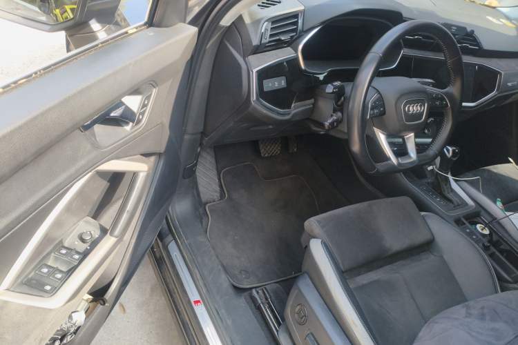 Used Audi Q3 2022 35 TFSI Fashion Dynamic Model
