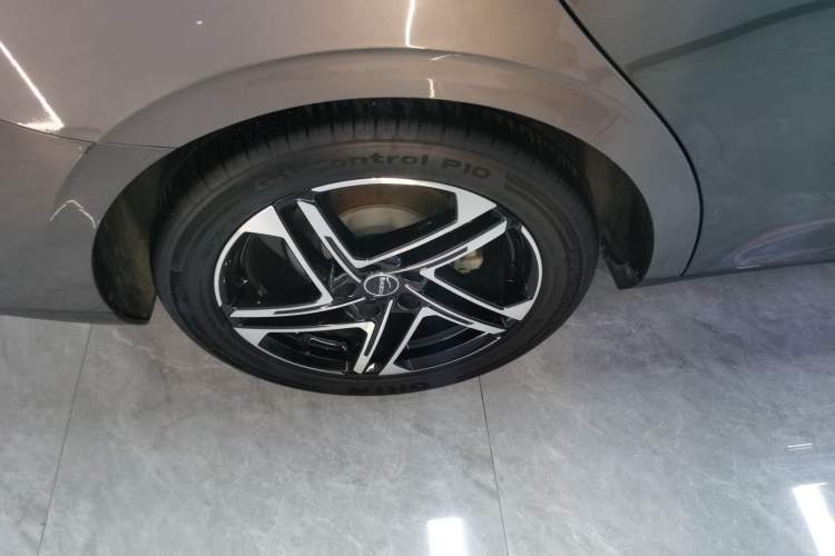 Used Roewe D7 2023 DMH 125km Superior Edition