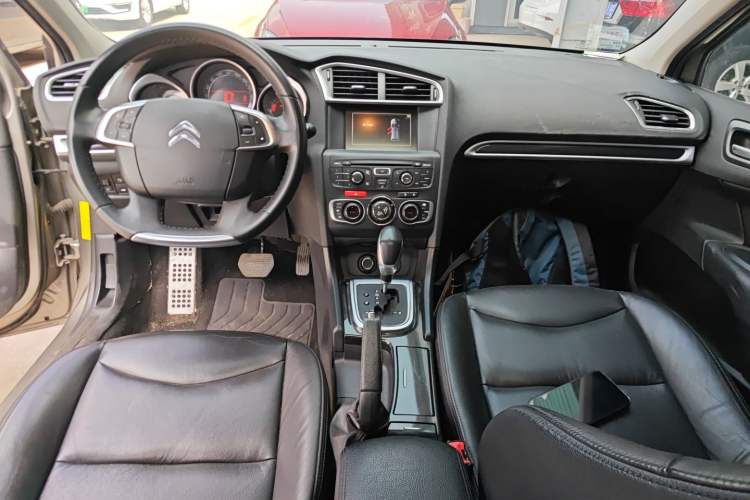 Used Citroen C4L 2014 1.6THP Intelligent Drive Automatic Dynamic Model Center Console