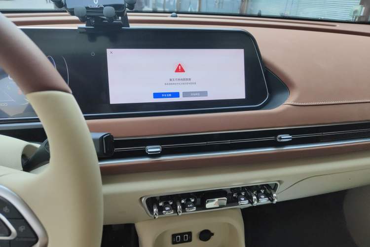 Used ORA Good Cat 2021 400km Standard Range Venus Edition Lithium-Ion Battery Audio And AC Panel